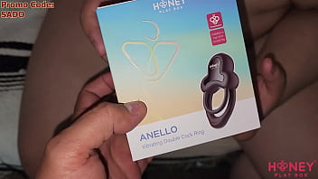 รูของฉันแหลกสลายและเต็มไปด้วยน้ำเชื้อ ด้วย ANELLO วงแหวนสั่นสะเทือนพร้อมเครื่องกระตุ้นจุดสุดยอดจาก Honey Play Box