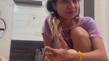 สาวอินเดียโดนพี่ชายต่างพ่อล้วงก้นใส่มือ