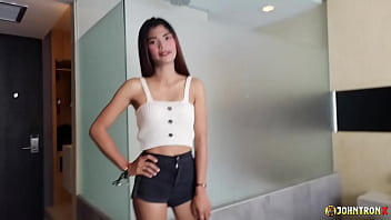 จอห์นตรอนเอ็กซ์ – หนังโป๊พริวิวคนไทยสวยเลียควยแล้วโดนเย็ดหนัก
